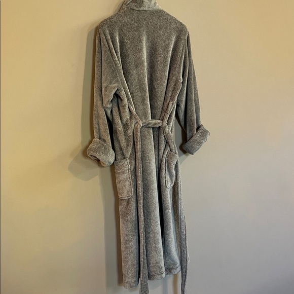 Pottery Barn Plush Gray Green Tan Bathrobe - Picture 5 of 11